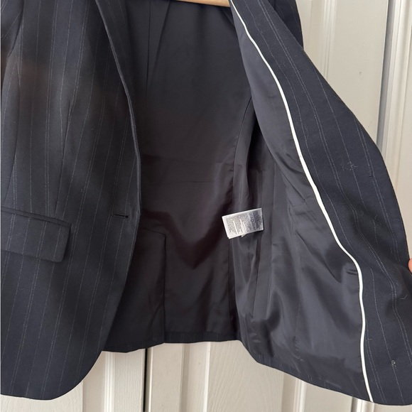 Banana Republic Black Blazer with Notched Lapels and Structured Shoulders - Picture 4 of 5